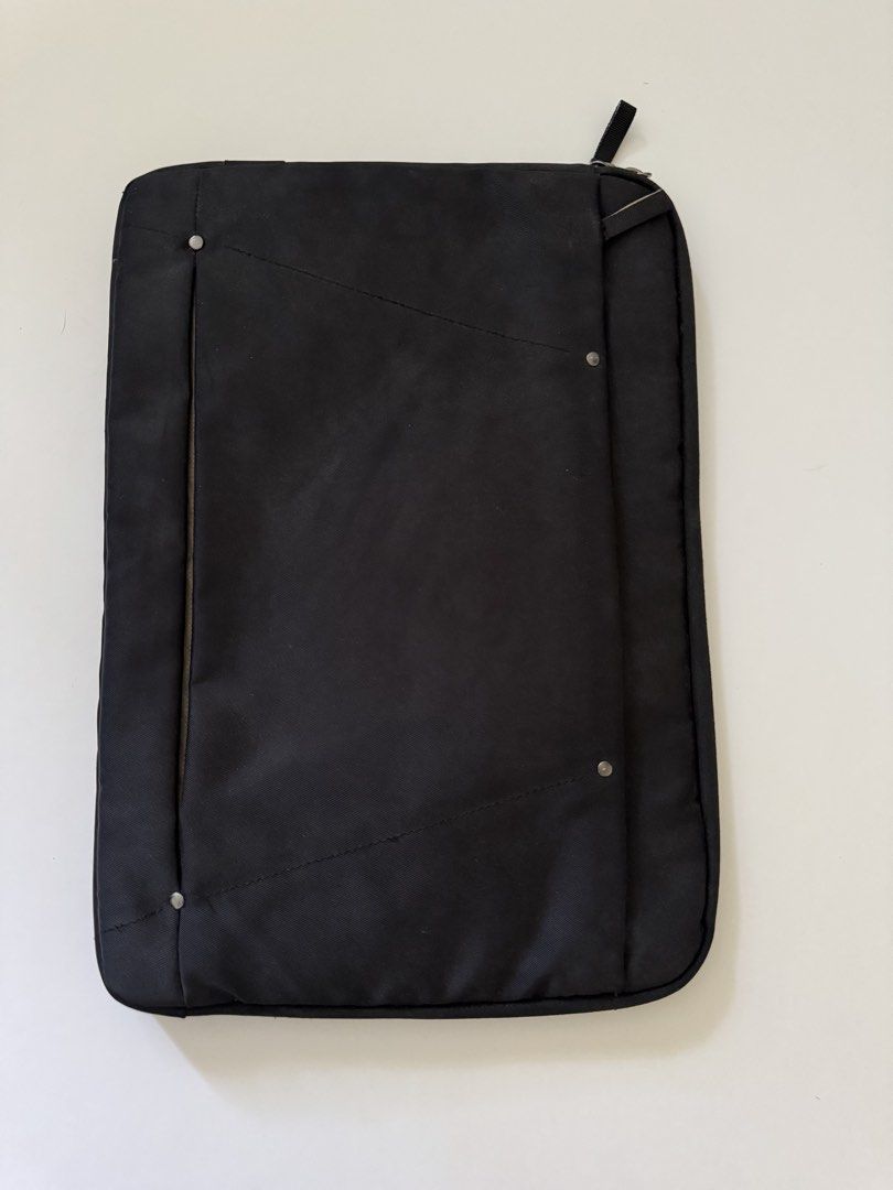 Case Logic Black Laptop Sleeve 16” (Category: Laptop Bags & Sleeves) located in Meycauayan. Submitted by danideteci.50 (Listing ID 1456519348, Image 1). Description: Rfs: i got a new laptop case .