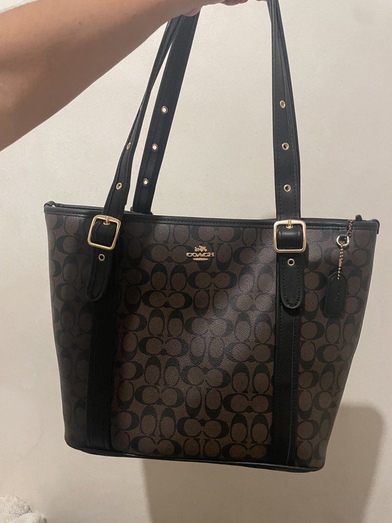 Cch Tote Bag Coffee Color (Category: Luxury Bags & Wallets) located in Manila. Submitted by thriftgod67 (Listing ID 1456492214, Image 1). Description: Rfs: decluttering No issues Can fit 15 inch laptop 📍Pasig, Santolan .