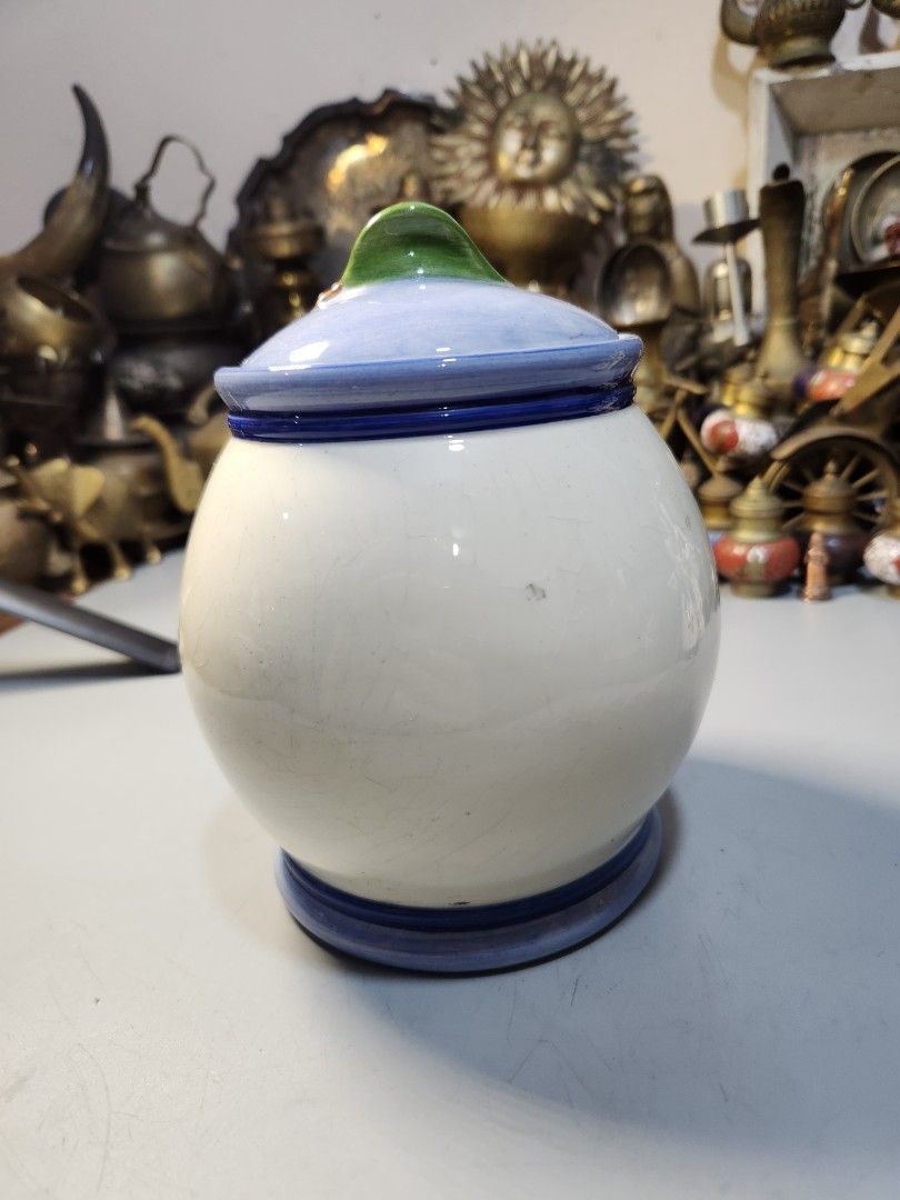 Ceramic "Tea" Canister / Storage Jar (Italian Kitchen Decor) (Category: Food Organization & Storage) located in Baguio. Submitted by tindahanbagtown2600 (Listing ID 1456594027, Image 3). Description: We do shipping | Drop & GO | Dropping & Meet-Up SPX Door to Door Delivery For Shipping, COD Not Applicable Fullpayment + SF before shipping 💖.