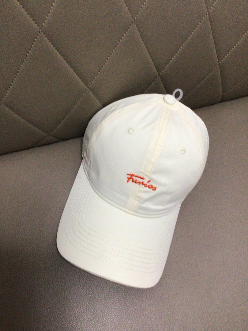 Chic cap （分類：棒球帽、帽）位於 Hong Kong。 由 john.pro 提交（商品編號 1456530371，圖片 1）。簡介： XCY white cap with orange logo.。