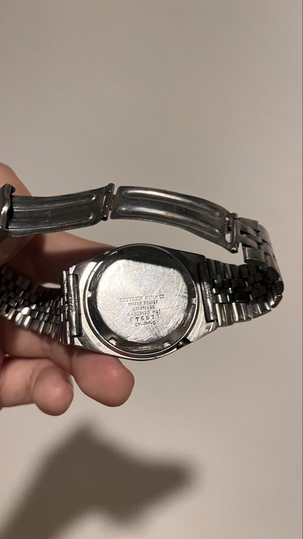 Citizen Eagle 7 Automatic Watch (Not Moving) (Category: Men's Watches) located in Dinalupihan. Submitted by banditvaultco (Listing ID 1456582563, Image 3). Description: Model/Reference 4-039190 HST Serial Number: 076677 Internal Casing Code: GN-4W-S The Face: A white sunburst dial showcasing the gold-tone Eagle 7 logo above the 6 o’clock mark, luminous stick indices, and a Day-Date complication at 3 o’clock. The Body: 35mm–36mm stainless steel ca