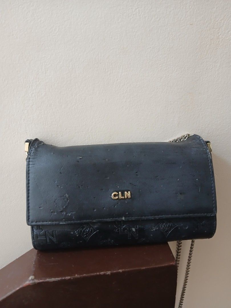 CLN Black Bag/Wallet with Chain (Category: Wallets & Card holders) located in Subic. Submitted by xzoyie (Listing ID 1456530269, Image 1). Description: Leather tear but can be painted with black leather paint..