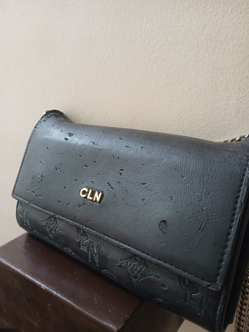 CLN Black Bag/Wallet with Chain (Category: Wallets & Card holders) located in Subic. Submitted by xzoyie (Listing ID 1456530269, Image 3). Description: Leather tear but can be painted with black leather paint..