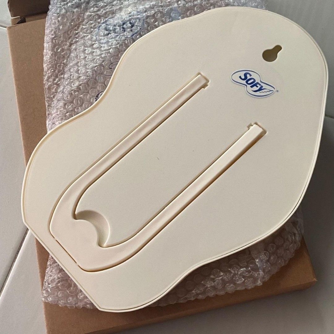 Cloud Shaped Mirror (Category: Mirrors) located in Singapore. Submitted by xxshopshopshop (Listing ID 1456501554, Image 2). Description: .