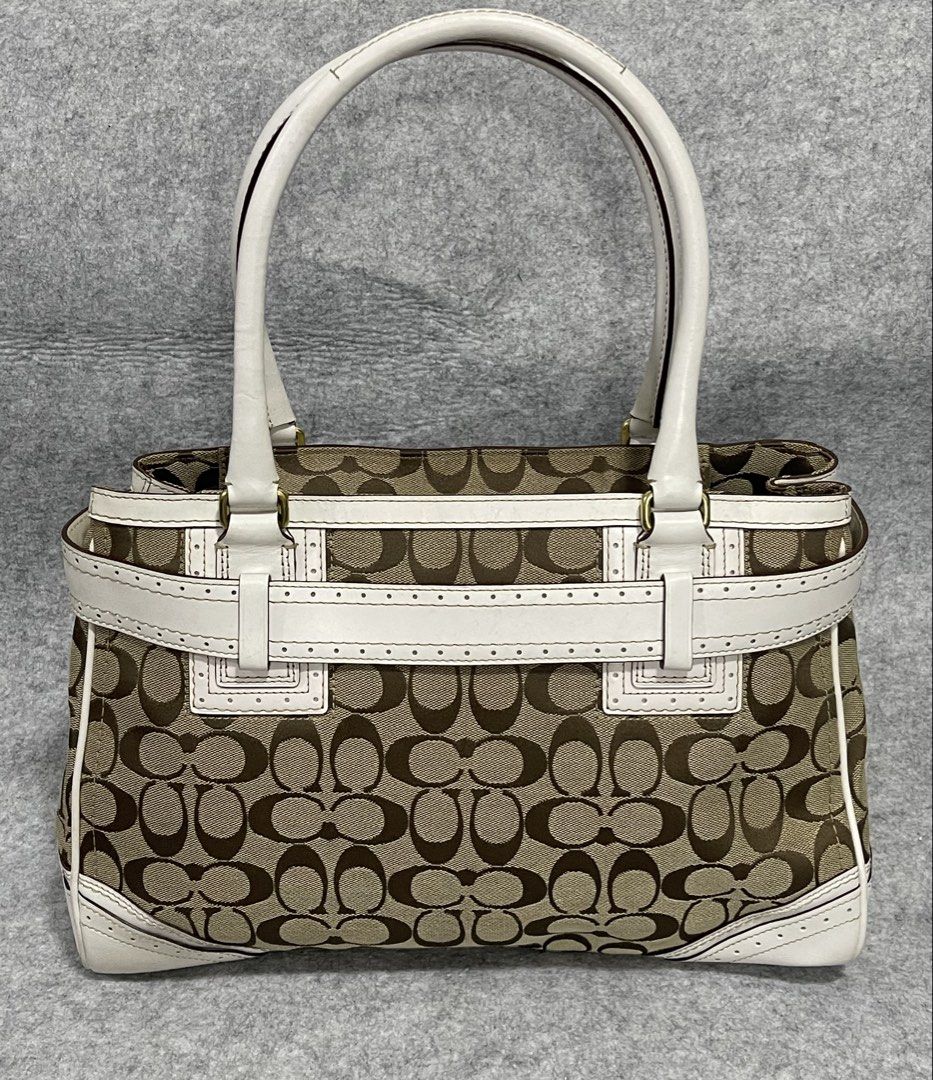 coach (Category: Shoulder Bags) located in Calamba. Submitted by thriftingoverload (Listing ID 1456485146, Image 3). Description: plus shipping fee may konte lang rubs sa corner.