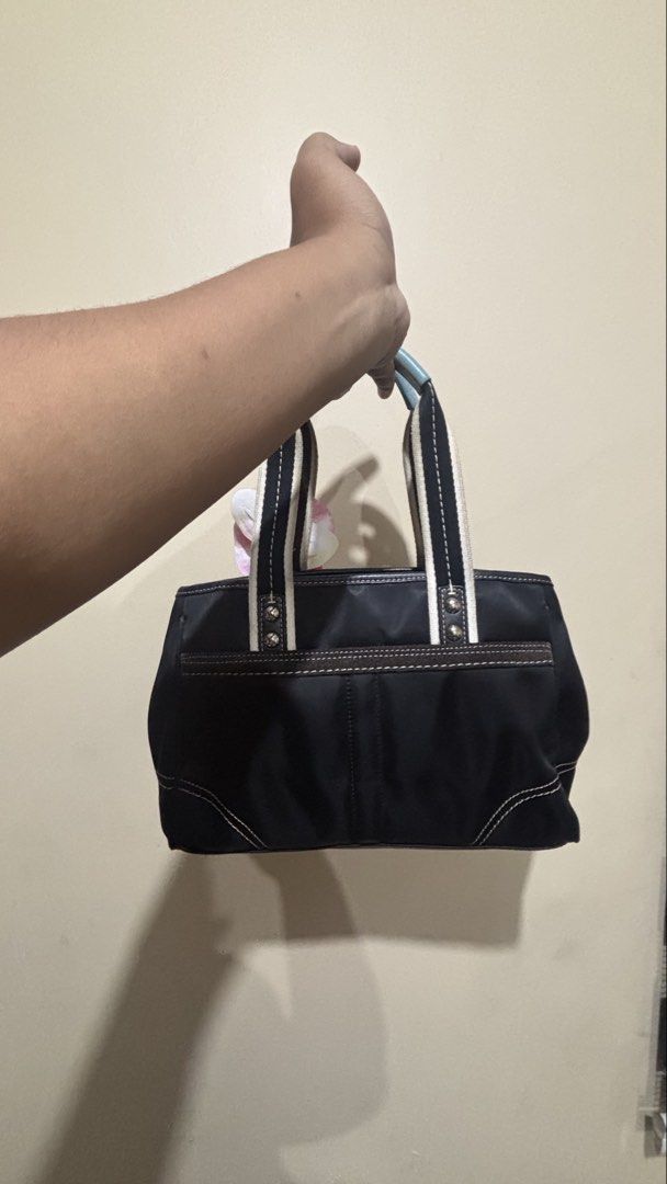 Coach Hamptons Weekend Mini Nylon Tote (Category: Tote Bags) located in Manila. Submitted by rravvielle (Listing ID 1456588290, Image 2). Description: .