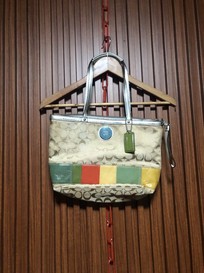Coach multi color design (Category: Luxury Bags & Wallets) located in Manila. Submitted by patotiemal52053 (Listing ID 1456546764, Image 1). Description: 🔥Coach multicolor design🔥 Excellent condition Color rate: 9.5/10.