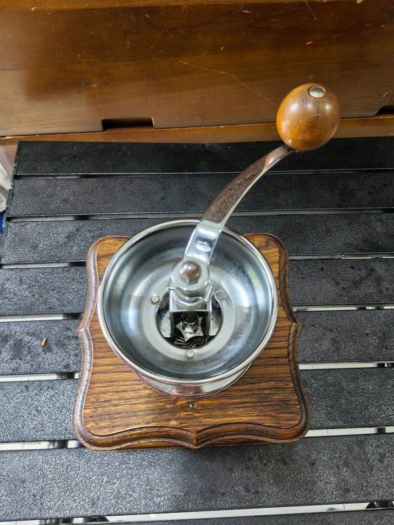 Coffee Grinder - Vintage KONO (Category: Coffee & Tea Tableware) located in Cebu City. Submitted by dudes_villanueva (Listing ID 1456484407, Image 2). Description: Coffee Grinder - Vintage KONO (KONOS) 📌 Manual coffee grinder produced by the Coffee Syphon Co., Ltd. (珈琲サイフォン株式会社) in Japan. 📌 Brand/Maker: KONO / Coffee Syphon Co. (famous for traditional Japanese coffee equipment and cone drippers). 📌 Details: The green plate on the wooden base f