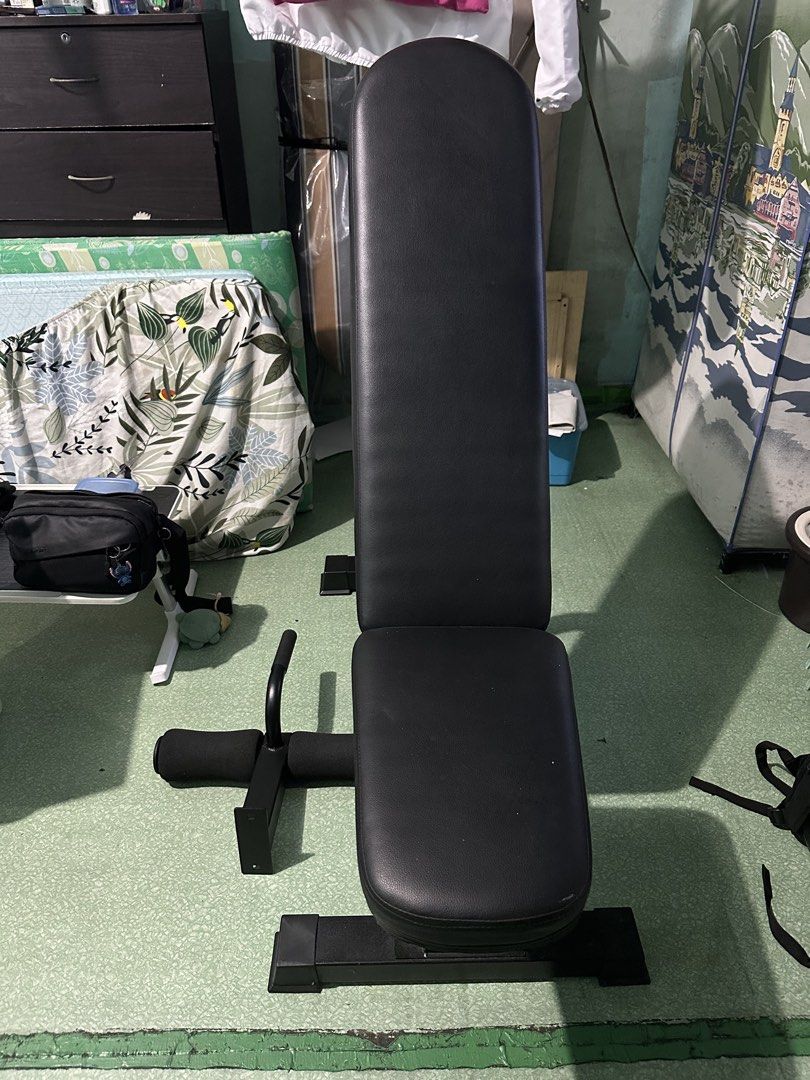 commercial bench press with knee support (Category: Sports & Fitness Nutrition) located in Manila. Submitted by mightybear-34e911 (Listing ID 1456555677, Image 2). Description: Rarely used, no damage.