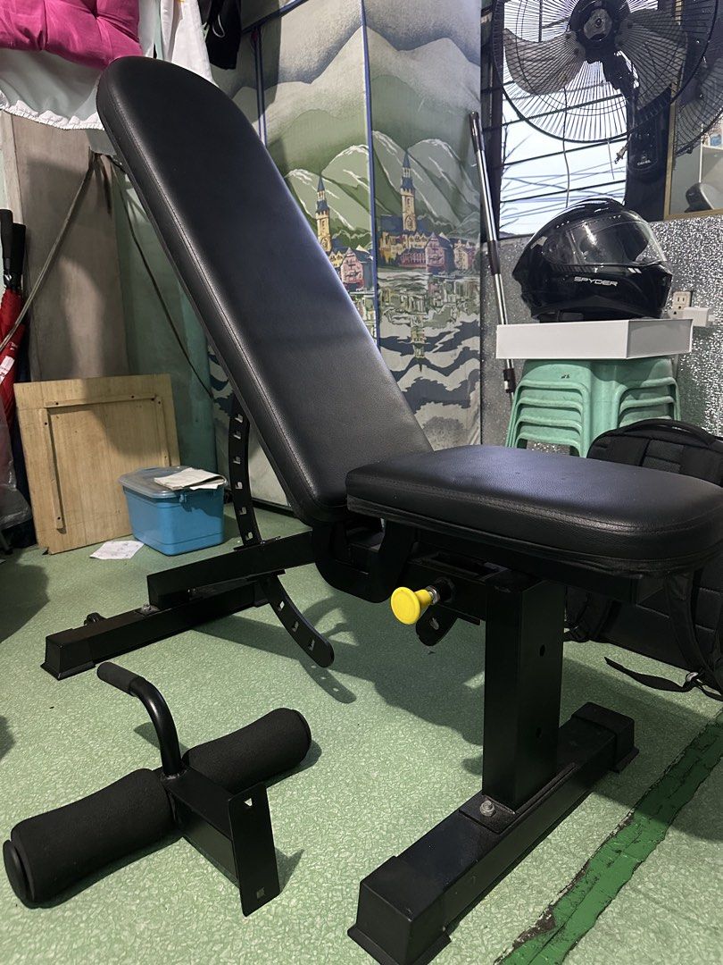 commercial bench press with knee support (Category: Sports & Fitness Nutrition) located in Manila. Submitted by mightybear-34e911 (Listing ID 1456555677, Image 3). Description: Rarely used, no damage.