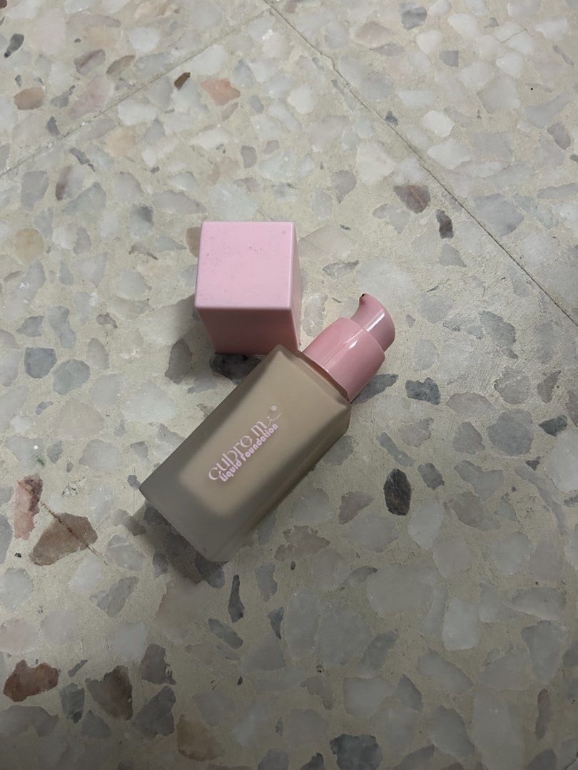 CUBREMI FOUNDATION (CODE LIGHT) (Category: Makeup) located in Puchong. Submitted by kieve_ (Listing ID 1456583044, Image 2). Description: •CODE LIGHT •TAK PERNAH PAKAI LAGI, BARU SWATCH KAT TANGAN •HARGA BOLEH TAWAR-MENAWAR LAGI •NAK GAMBAR ATAU SEBARANG PERTAYAAN BOLEH MESEJ OKEE🎀!!.