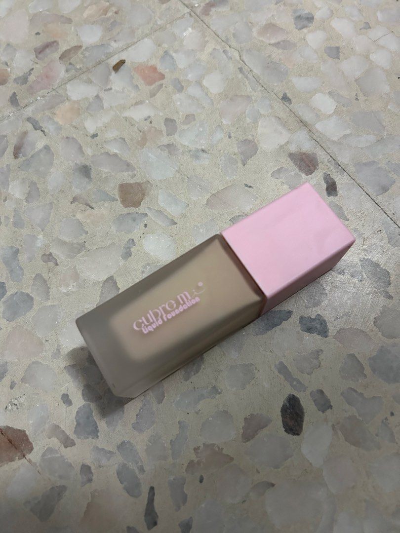 CUBREMI FOUNDATION (CODE LIGHT) (Category: Makeup) located in Puchong. Submitted by kieve_ (Listing ID 1456583044, Image 1). Description: •CODE LIGHT •TAK PERNAH PAKAI LAGI, BARU SWATCH KAT TANGAN •HARGA BOLEH TAWAR-MENAWAR LAGI •NAK GAMBAR ATAU SEBARANG PERTAYAAN BOLEH MESEJ OKEE🎀!!.