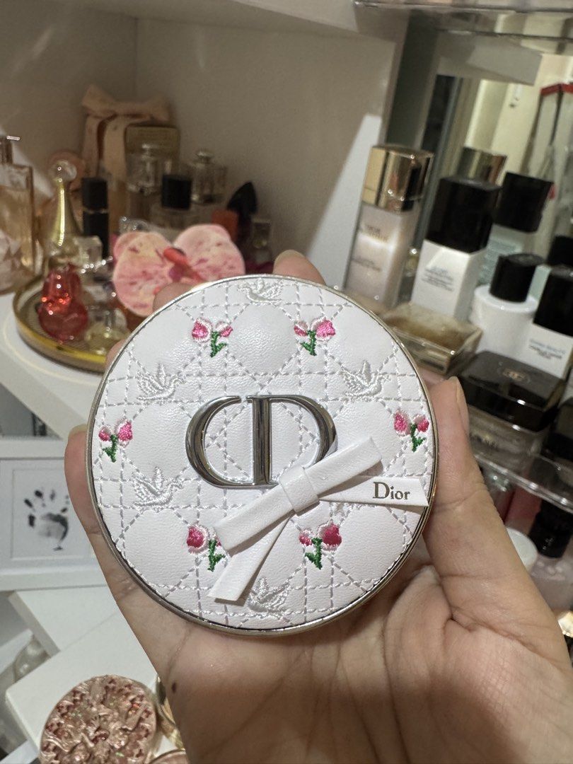 Dior Diorskin Forever Cushion 00.5N Neutral (Category: Makeup) located in Cavite. Submitted by xindixindi (Listing ID 1456529593, Image 1). Description: - Dior Compact Powder - Shade: 00.5N Neutral - Elegant white quilted case with embroidered flowers - Features CD logo on compact - SPF 35 PA+++ - Made in Korea - Expiry Date: June 2028 - Net Weight: 12g.
