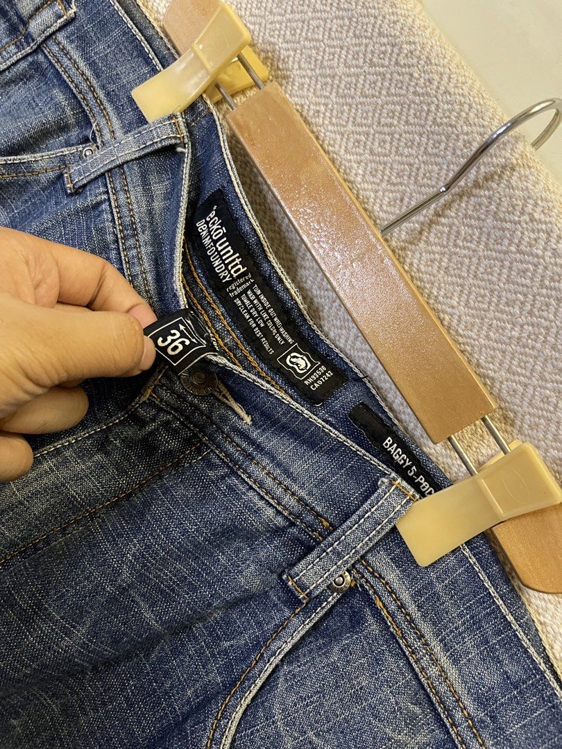 Ecko big pocket jorts (Category: Jeans) located in Manila. Submitted by hypestock_mnl (Listing ID 1456462081, Image 3). Description: - stylish - perfect for casual wear - great fit - in good condition - minimal signs of usage - 9/10 - money worth! - see pics for details/issue.