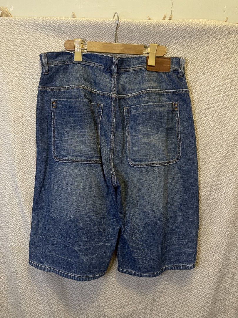 Ecko big pocket jorts (Category: Jeans) located in Manila. Submitted by hypestock_mnl (Listing ID 1456462081, Image 1). Description: - stylish - perfect for casual wear - great fit - in good condition - minimal signs of usage - 9/10 - money worth! - see pics for details/issue.