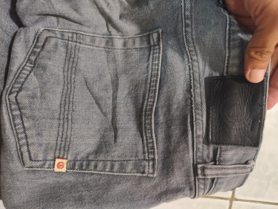 Element (Category: Jeans) located in Lingayen. Submitted by chongdelacruz0214 (Listing ID 1456439208, Image 3). Description: Element skate pants Size 32. In good condition. Minor signs of usage Length 41 Hem 6 Lingayen pangasinan area.