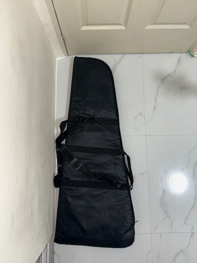 ESP Padded Gig Bag/Case (Category: Musical Instruments) located in Carmona. Submitted by r.redone (Listing ID 1456479123, Image 3). Description: - Black ESP gig bag for electric guitars/fits some bass (see length) - Front pocket for accessories - Padded interior with velcro strap for neck security - Adjustable shoulder strap and carrying handles - Provides good protection for your instrument Length : is around 110-114cm Width : 44 cm.