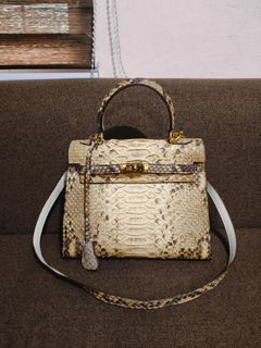 (Category: ) located in . Submitted by your____lux____shop (Listing ID 1456479929, Image 1). Description: .