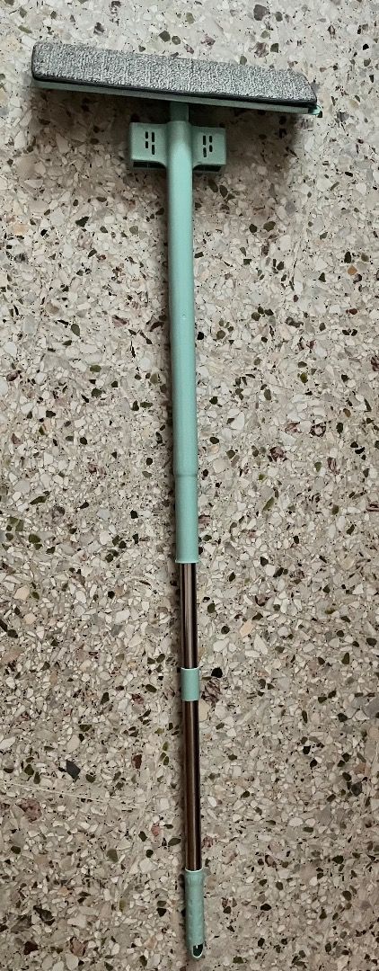 Flat mop (Category: Cleaning Tools & Supplies) located in Singapore. Submitted by kth7373 (Listing ID 1456463473, Image 1). Description: Flat mop .