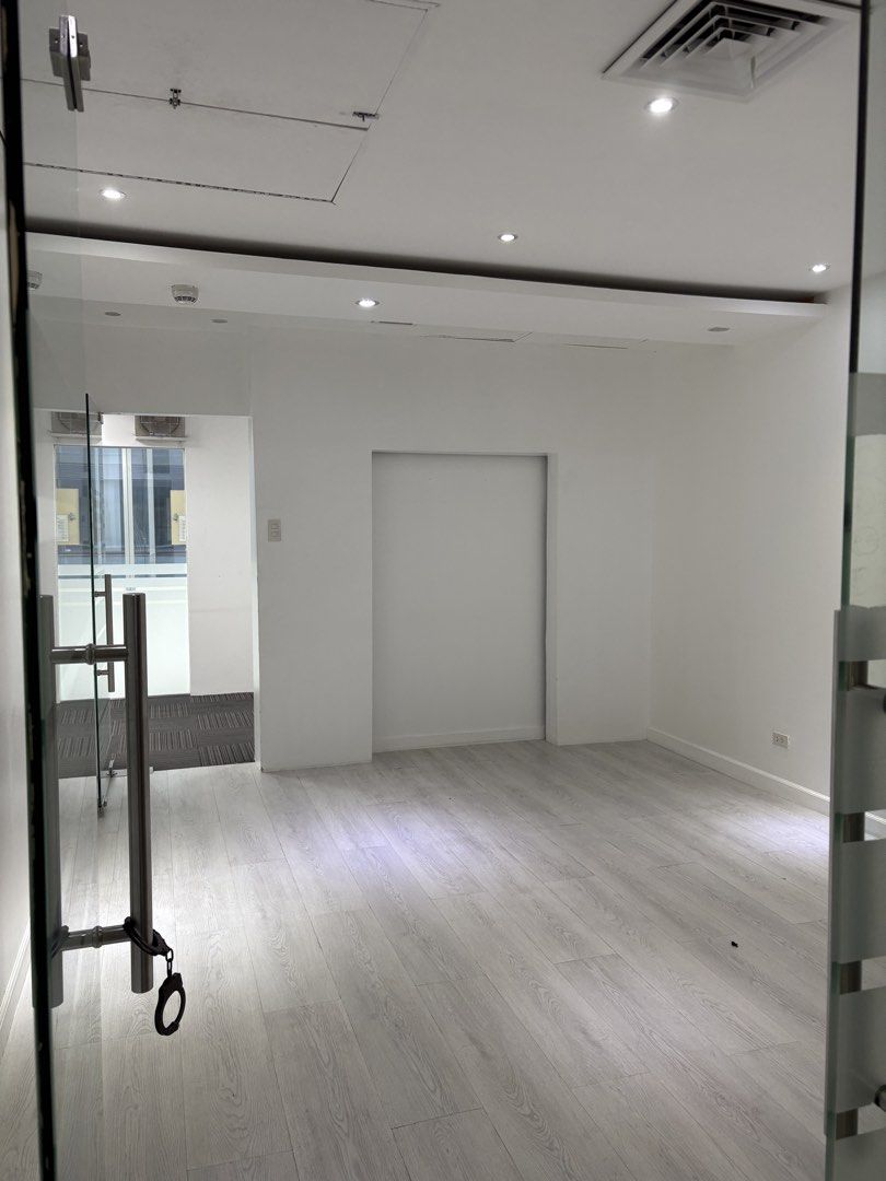 For Rent BGC Global City (Category: Commercial) located in Mandaluyong City. Submitted by olxph_138268813_reapcpi (Listing ID 1456514429, Image 2). Description: Area: 234sqm Price: P1,100.