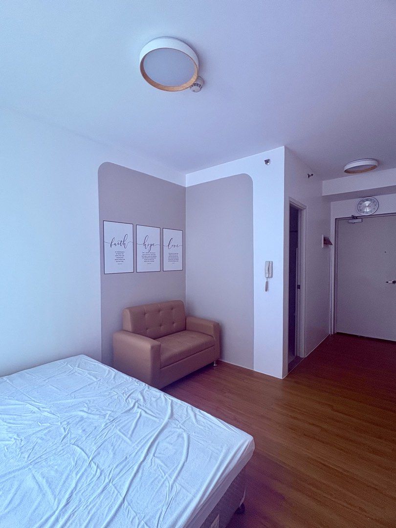 For rent or sale: The Linear Makati Studio (Category: Apartments & Condos) located in Pasig City. Submitted by saltncaramel (Listing ID 1456576892, Image 2). Description: Looking for responsible tenants to occupy my newly furnished studio unit (22sqm) at The Linear Makati, Tower 2 - 7th floor, amenity view. Terms: minimum 1 year lease, 2 months deposit + 1 month advance, no pets allowed Monthly rental fee: 18,500 inclusive of association dues(18,