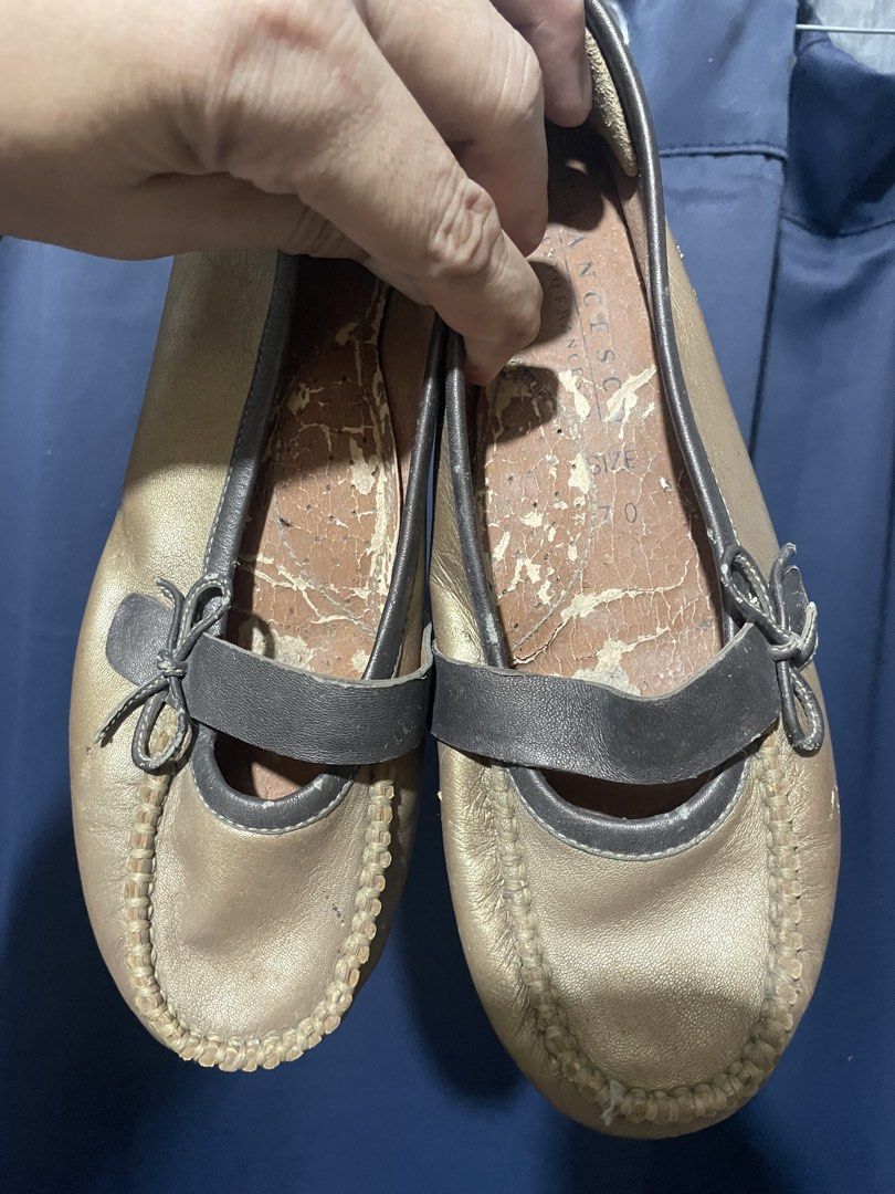 Francesca Gold Ballet Flats Size 7 (Category: Flats & Sandals) located in Caloocan City. Submitted by jetcon (Listing ID 1456541936, Image 2). Description: - Gold ballet flats from Francesca - Size 7 - Minor wear on insoles and straps - Soles in decent condition - Suitable for casual wear Gcash payment 1st + SF SF rates: 65 for NCR 85 for Luzon 100 for VisMin Ship via J&T Other option: Shapi Checkout Payment 1st gcash Will send link after confirm