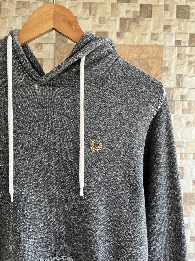 FREDPERRY - SMALL LOGO DESIGN PULL OVER HOODIE (Category: Coats, Jackets and Outerwear) located in Bacolod City. Submitted by timelessbyjosh (Listing ID 1456575141, Image 2). Description: BEST FOR CASUAL & COZY OUTFITS SIZE : LARGE ACTUAL COLOR : GREY , LIGHT GREY , WHITE & GOLD COLOR RATE : 10 OUT OF 10 CONDITION : EXCELLENT MATERIAL : 100 % COTTON ( BODY ) & 95 % COTTON & 5 % SPANDEX ( RIB / TRIM ) MADE IN : JAPAN FLAWS : NONE DIMENSIONS LENGTH