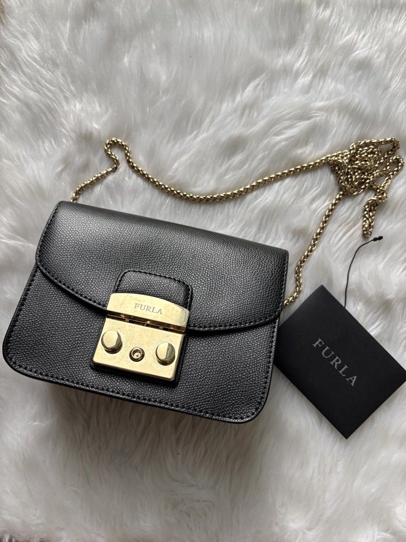 Furla Metropolis Bag (Category: Luxury Bags & Wallets) located in Quezon City. Submitted by kaaat15 (Listing ID 1456559763, Image 1). Description: With dust bag & box.