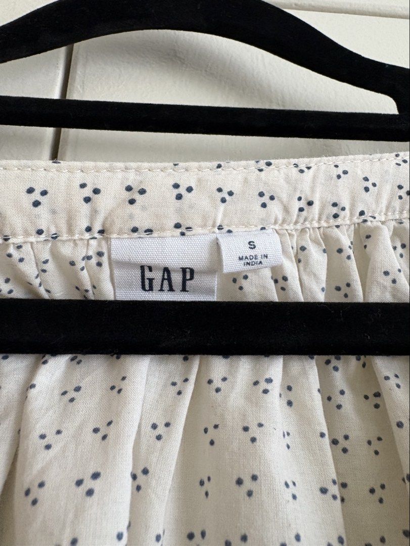 Gap Cottagecore Cream Dotted Peasant Blouse (Category: Blouses) located in Paranaque City. Submitted by macabelli (Listing ID 1456483670, Image 2). Description: Peasant-style blouse with dainty dotted design. Very cottagecore. Flattering neckline. Size is Small on tag but runs big. .
