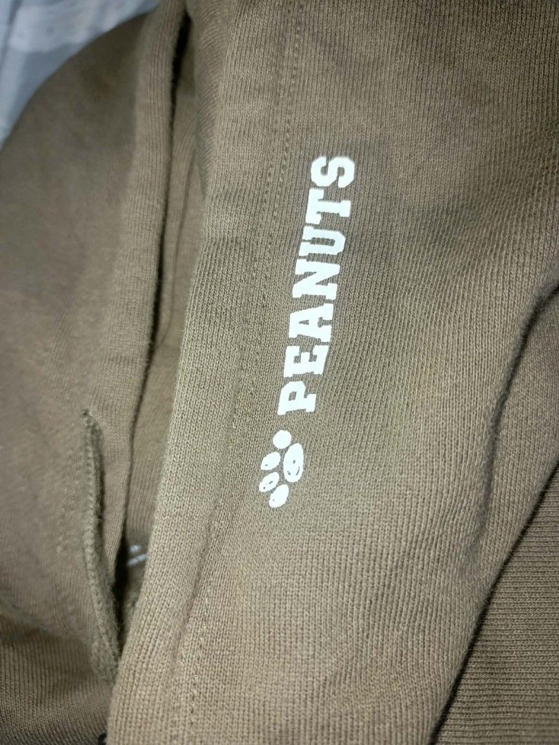 Peanuts Snoopy Hoodie Size M (Category: Hoodies) located in Los Banos. Submitted by tritrollse.04 (Listing ID 1456565141, Image 3). Description: - Brown Peanuts hoodie - Features a cute mummy Snoopy graphic on the front - Peanuts logo on the back of the hood - Made from 100% cotton - Size: Medium (M) - Ideal for casual wear.