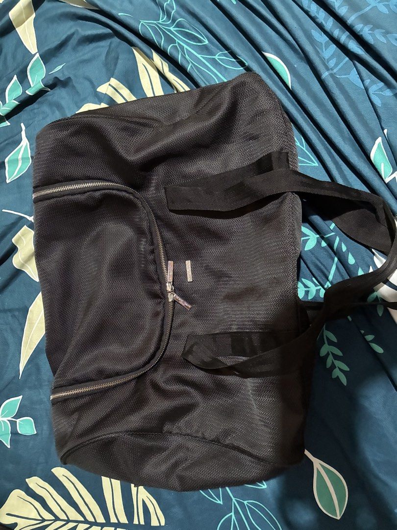 Giorgio Armani Duffle Travel Bag (Category: Luxury Bags & Wallets) located in Manila. Submitted by lazpaul (Listing ID 1456479238, Image 2). Description: Well Used. Need wash Personal Item from UK Lightweight but very sturdy Meetup/ship Manila or Cavite.