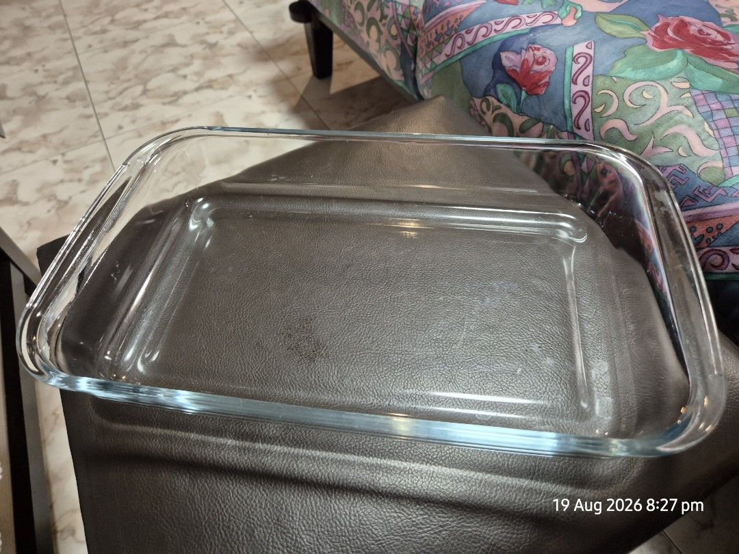 Glass Rectangular Baking Dish (Category: Bakeware) located in Singapore. Submitted by fiercedolphin-875f (Listing ID 1456540461, Image 1). Description: - Rectangular glass baking dish - L34.5cm x W20cm x H5.5cm - Ideal for baking and roasting - Clear glass construction - Easy to clean.