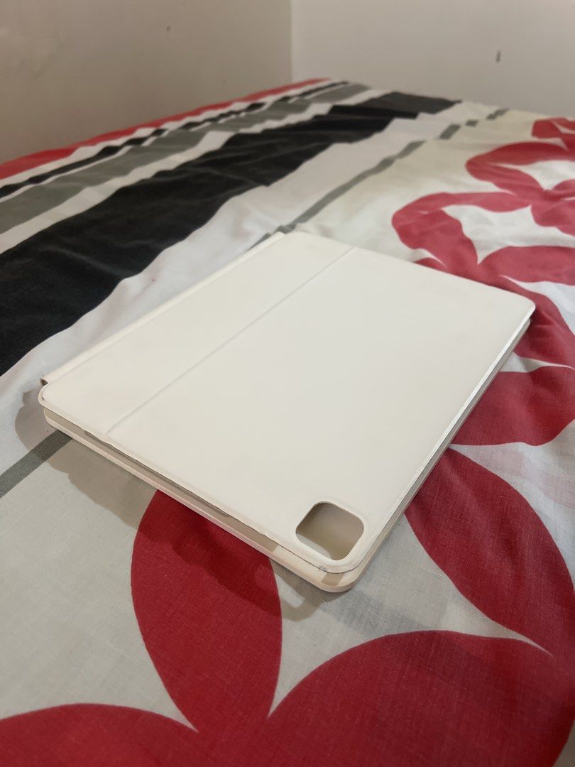 GOOJODOQ 3rd Gen Magic Keyboard for iPad Pro 12.9” (Category: Computer Keyboard) located in Manila. Submitted by danach_tiger (Listing ID 1456469586, Image 3). Description: ✅ Fully functional — no functional issues ✅ Keyboard, backlight & touchpad working properly ✅ Floating/cantilever design ✅ Backlit keys ✅ Large touchpad ✅ Shortcut/function keys ✅ Bluetooth wireless connection 📌 Please note: Since the keyboard is white, there are some visible