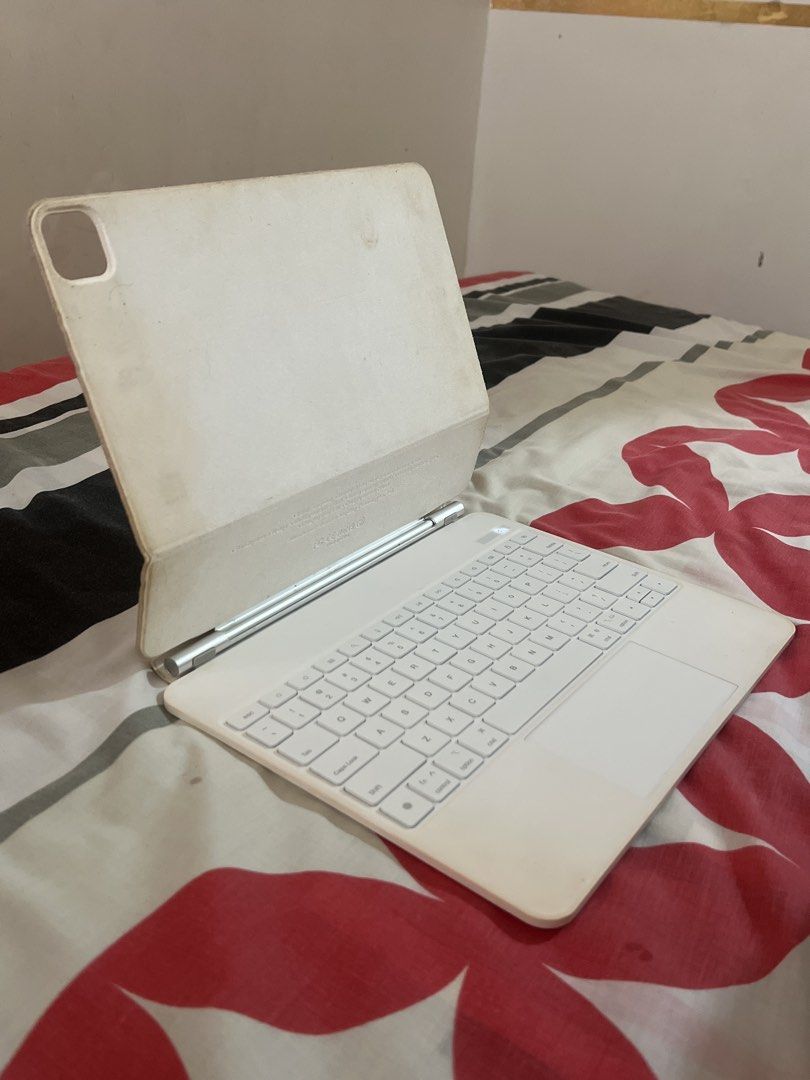 GOOJODOQ 3rd Gen Magic Keyboard for iPad Pro 12.9” (Category: Computer Keyboard) located in Manila. Submitted by danach_tiger (Listing ID 1456469586, Image 2). Description: ✅ Fully functional — no functional issues ✅ Keyboard, backlight & touchpad working properly ✅ Floating/cantilever design ✅ Backlit keys ✅ Large touchpad ✅ Shortcut/function keys ✅ Bluetooth wireless connection 📌 Please note: Since the keyboard is white, there are some visible