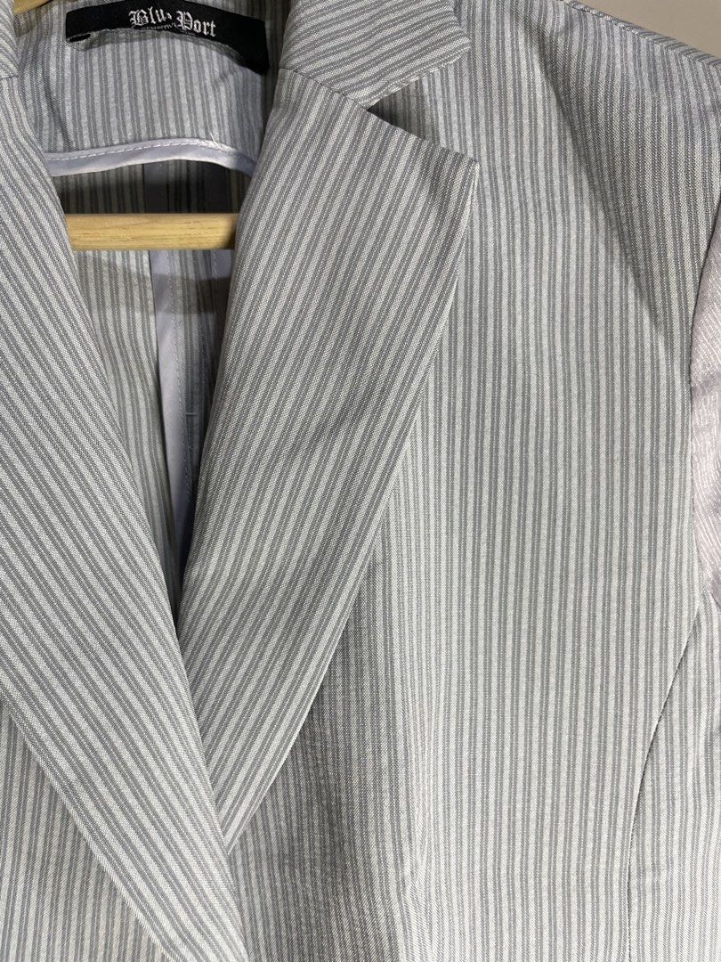 Gray blazer (Category: Coats, Jackets and Outerwear) located in Santa Rosa. Submitted by thevintagesource.ph (Listing ID 1456596269, Image 3). Description: .