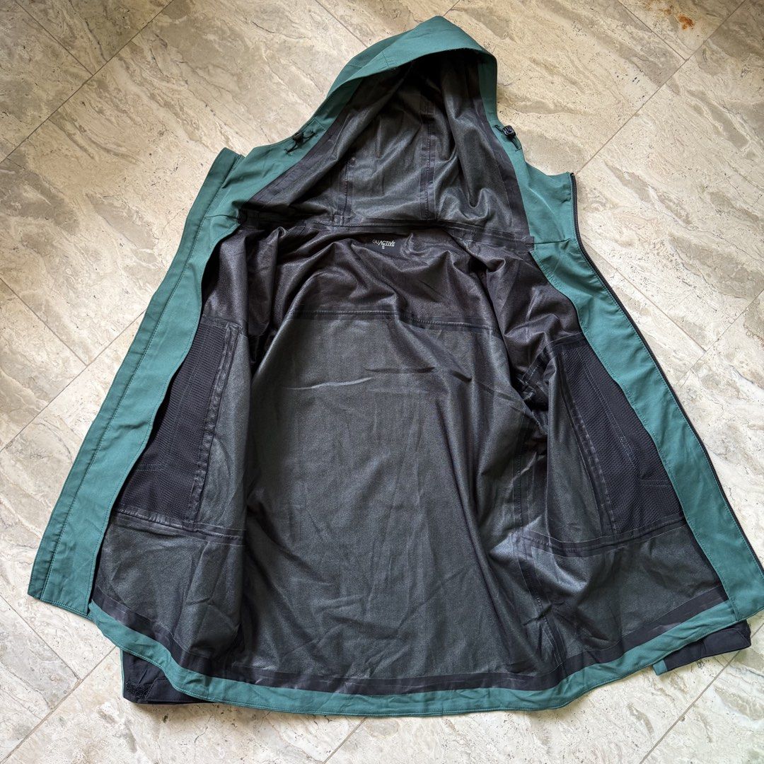Gu active rain jacket (Category: Coats, Jackets and Outerwear) located in Cavite. Submitted by epiboie (Listing ID 1456444465, Image 3). Description: GU ACTIVE RAIN JACKET small on tag 21x26 Color rate: 9.5/10 excellent condition No issue.