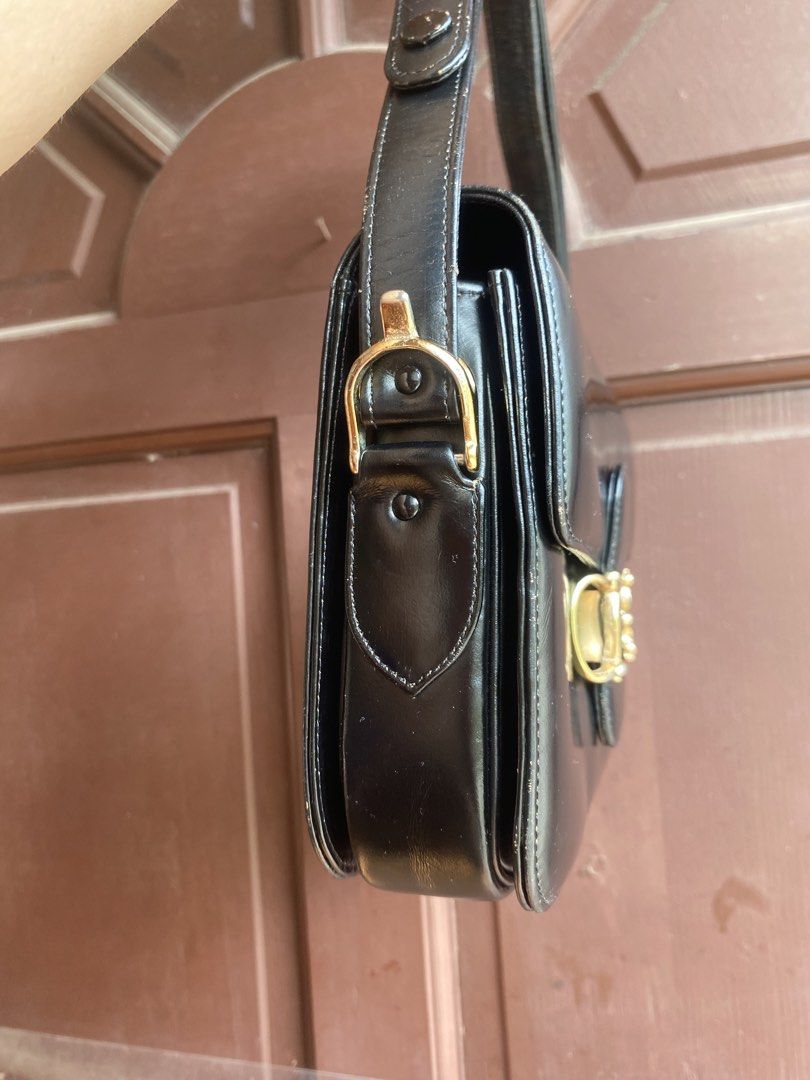 Gucci Horsebit Style (Category: Shoulder Bags) located in Caloocan City. Submitted by thon0806 (Listing ID 1456422333, Image 2). Description: - Classic black leather shoulder bag - Elegant gold horsebit closure on front flap - Adjustable strap for comfortable wear - Structured shape with a glossy finish - Ample interior space for essentials - Versatile for both day and night use.