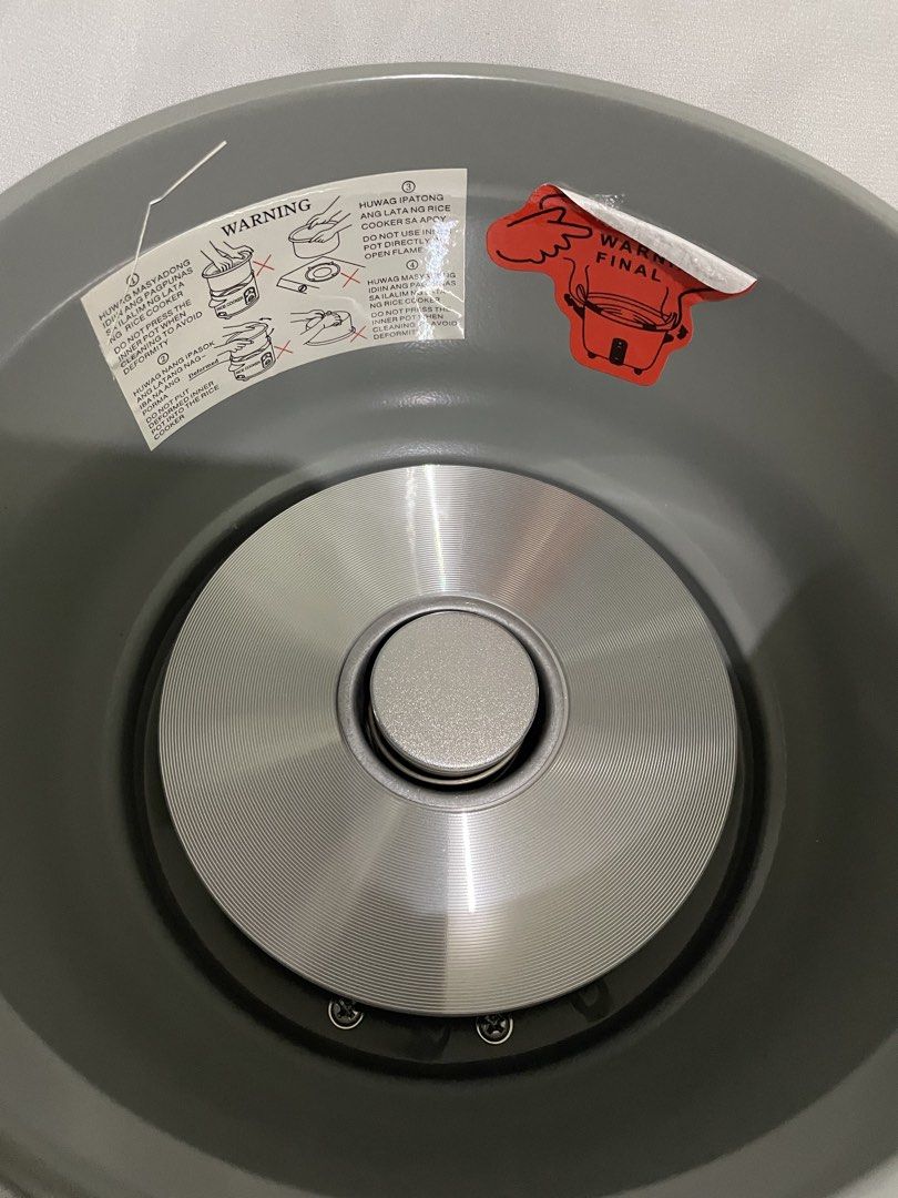 Hanabishi Rice Cooker 1L (5 cups) (Category: Cookers) located in Quezon City. Submitted by izel10 (Listing ID 1456487244, Image 3). Description: 👉 Hanabishi Rice Cooker 5 cups, description included in the pictures, please take time to read 👉 Purchased from Automatic Center with receipt included in the pictures. Still with warranty. 👉 Steamer not included. Bought this item for the steamer only. I don’t need the rice cooker. All other accessorie