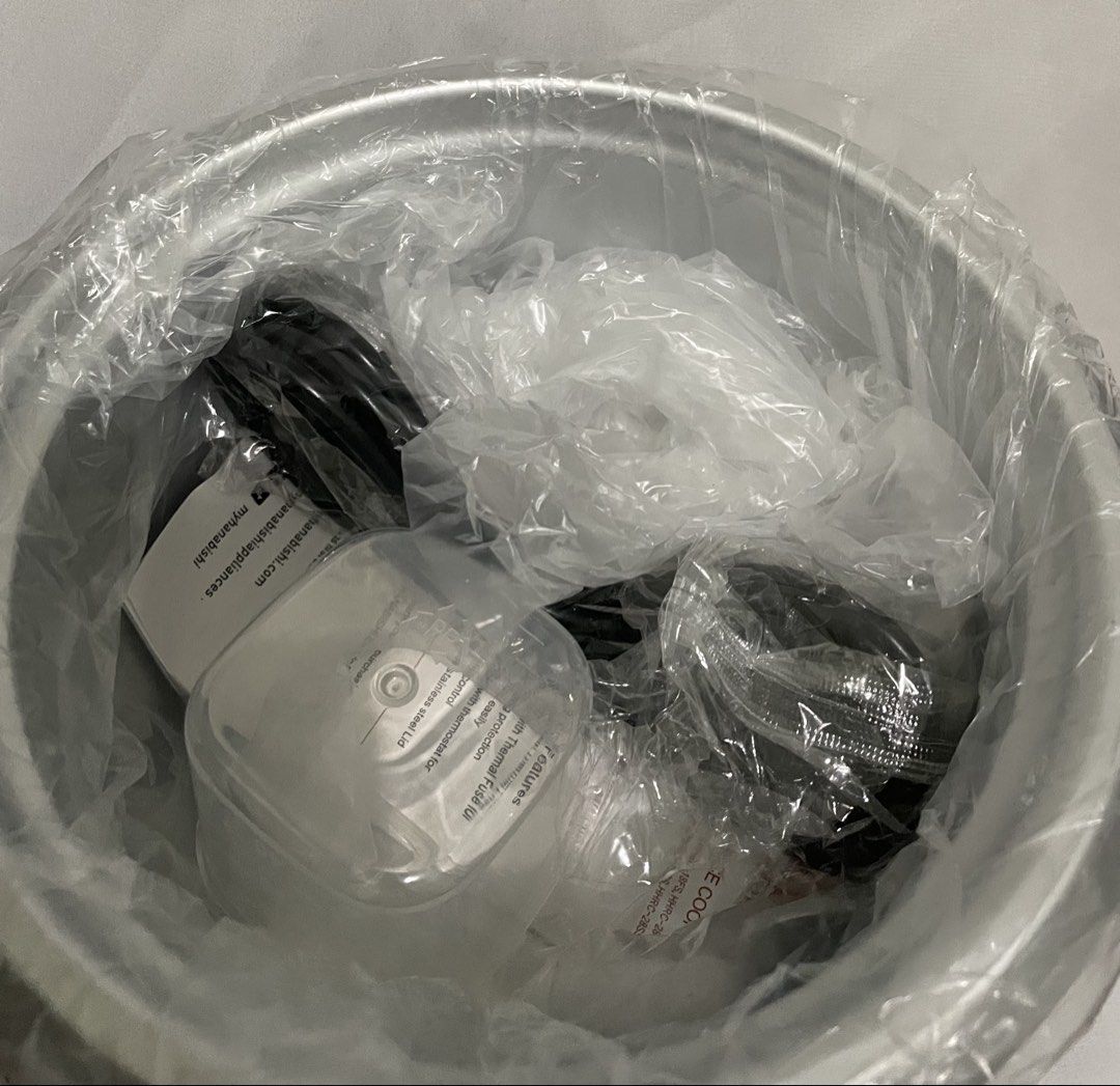 Hanabishi Rice Cooker 1L (5 cups) (Category: Cookers) located in Quezon City. Submitted by izel10 (Listing ID 1456487244, Image 2). Description: 👉 Hanabishi Rice Cooker 5 cups, description included in the pictures, please take time to read 👉 Purchased from Automatic Center with receipt included in the pictures. Still with warranty. 👉 Steamer not included. Bought this item for the steamer only. I don’t need the rice cooker. All other accessorie