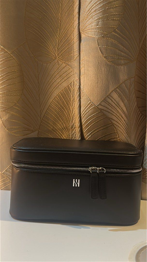 HERA Make up bag (Category: Makeup) located in Malabon City. Submitted by alysaleee (Listing ID 1456577726, Image 1). Description: - Stylish black makeup bag - Convenient mirror inside the lid - Two internal compartments for organized storage - Secure zipper closure - Ideal for travel or everyday use - Keeps your makeup neat and tidy.