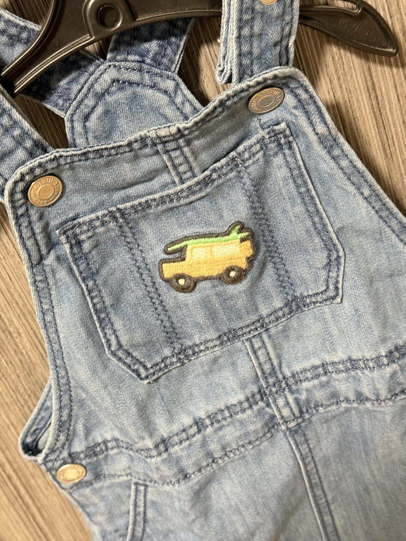 H&M Baby Denim Overall (Category: Babies & Kids Fashion) located in Quezon City. Submitted by ketch10 (Listing ID 1456502359, Image 2). Description: Used once for a photoshoot 9-12m on tag.
