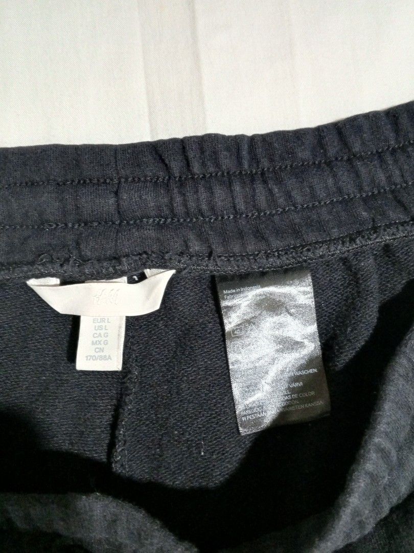 H&M Black Sweat Shorts Size L (Category: Shorts) located in Castillejos. Submitted by eross07 (Listing ID 1456519898, Image 2). Description: - Brand: H&M - Color: Black - Style: Sweat shorts - Features: Elastic waistband with drawstring, two side pockets, raw hem detail - Comfort: Comfortable and casual - Usage: Great for lounging or everyday wear.