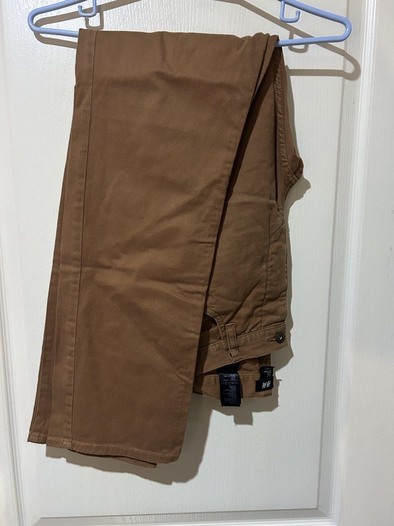 H&M Brown Chinos Pants size 34 US (Category: Chinos) located in Manila. Submitted by dal527 (Listing ID 1456589978, Image 2). Description: - Brand: H&M - Color: Brown - Size: EUR 34 / US 34 - Closure: Button fly - Pockets: Two front, two back - Origin: Made in Bangladesh - Style: Versatile for casual or smart-casual outfits.