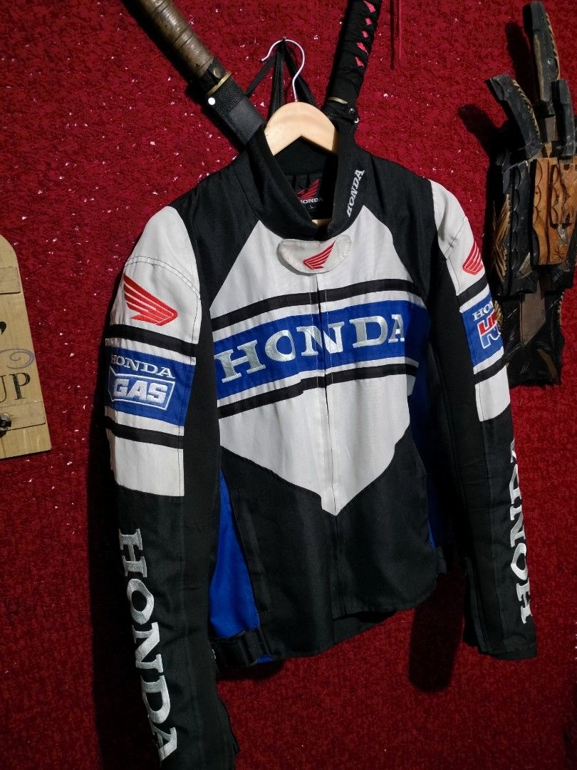 HONDA MOTORCYCLE RIDING JACKET FOR MEN'S (Category: Coats, Jackets and Outerwear) located in Baguio. Submitted by vertex_nga.pow (Listing ID 1456603366, Image 2). Description: HONDA MOTORCYCLE RIDING JACKET FOR MEN'S MEDUIM SIZE DIMENSION 24.5L BY 21 ARMPIT TO ARMPIT GOOD CONDITION NEED WASH ONLY W/ PADSS BAGUIO LOCATION PLUS SF SA MALAYU JNT COURIER PASS COD UNLI VOUCH PRICE:PM DM PM DM IF INTERESTED ONLY.