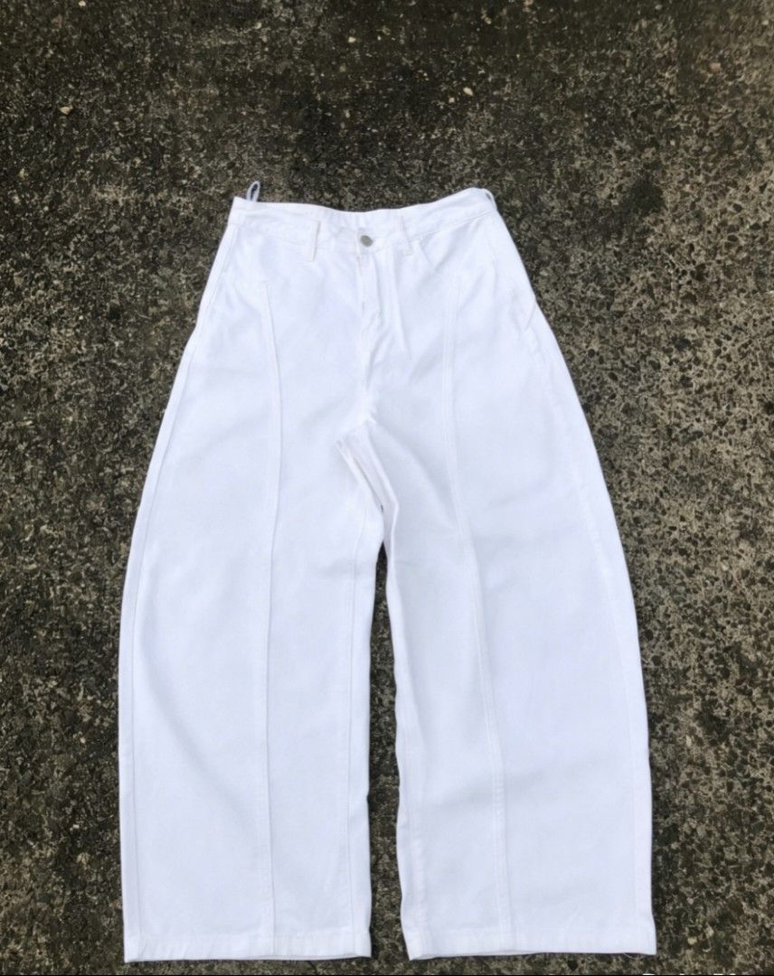 I- XY JEANS BAGGY PANTS (Category: Jeans) located in Cabagan. Submitted by ukayflips (Listing ID 1453723295, Image 1). Description: DIMES W 30'31 TH 13.5 L 39.5 H 11 GOOD CONDITION COMPLETE TAGS COLOR RATE 9/10 ISSUE 1 DOT STAIN MINIMAL.