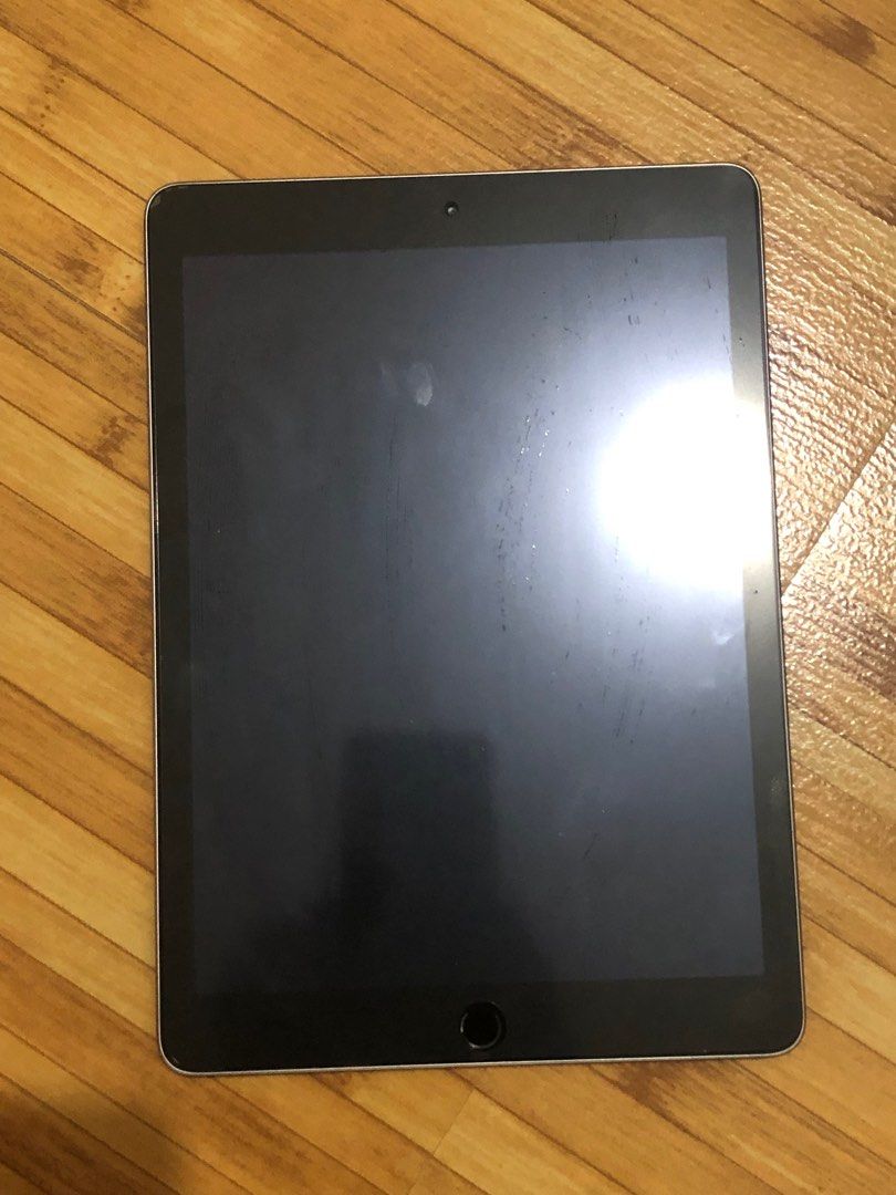IPAD 5th gen 32gb SpaceGray Color (Category: iPad) located in Arayat. Submitted by oriscart (Listing ID 1456463319, Image 2). Description: IPAD 5th gen 2017 32gb Thailand Model: A1822 ISSUE: - Ghost touch/hard touch (need ipagawa, pero nagagamit pa naman ito lang talaga problem nya) - may minimal scratches and not pet supported due to old model. .