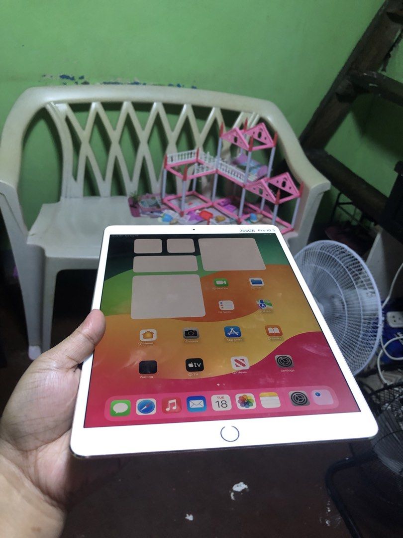 Ipad pro 256gb 10.5 inches (Category: iPad) located in Paranaque City. Submitted by linahiman12 (Listing ID 1456463992, Image 3). Description: Ipad pro 10.5 inches 256gb specs Good condition Check b4 payment 9,500 only! 💸 Parañaque location. 📍 .