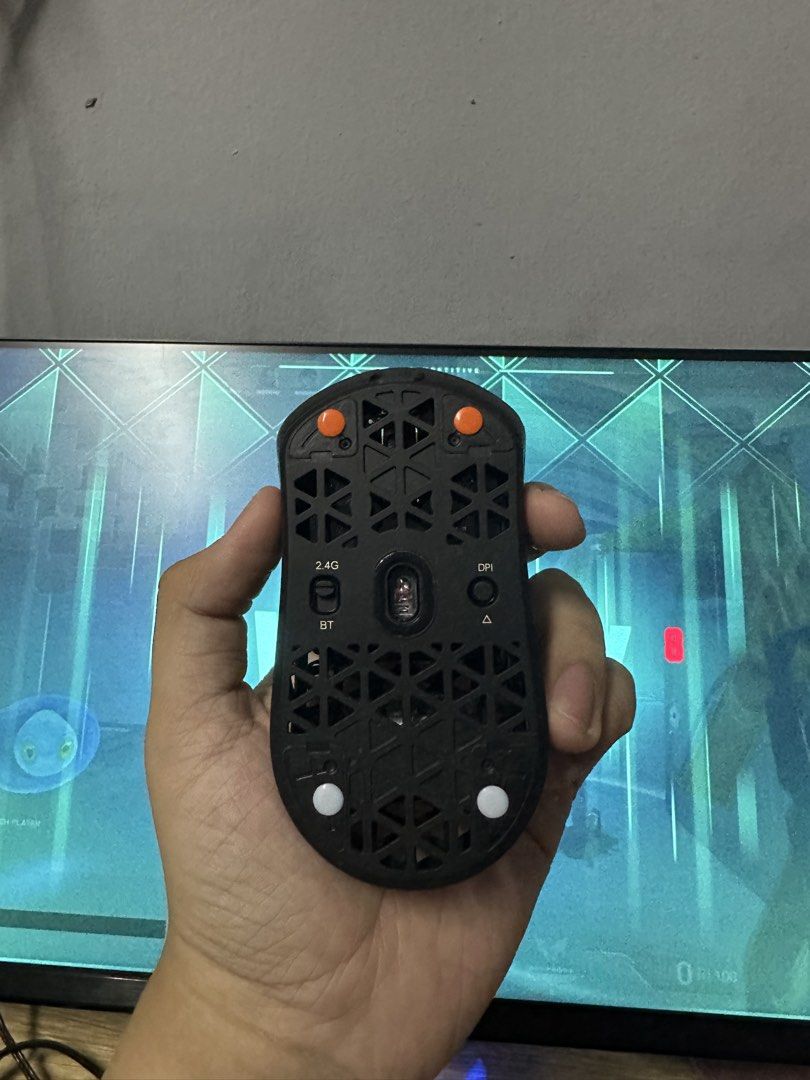 IPI Float (Category: Mouse & Mousepads) located in Kuantan. Submitted by ijuuuu82 (Listing ID 1456552928, Image 2). Description: The mouse condition is prestine, 9/10, used for like 7 months, - Got Box too -Skates after market Reason to sell : To small for my big ahh hand.
