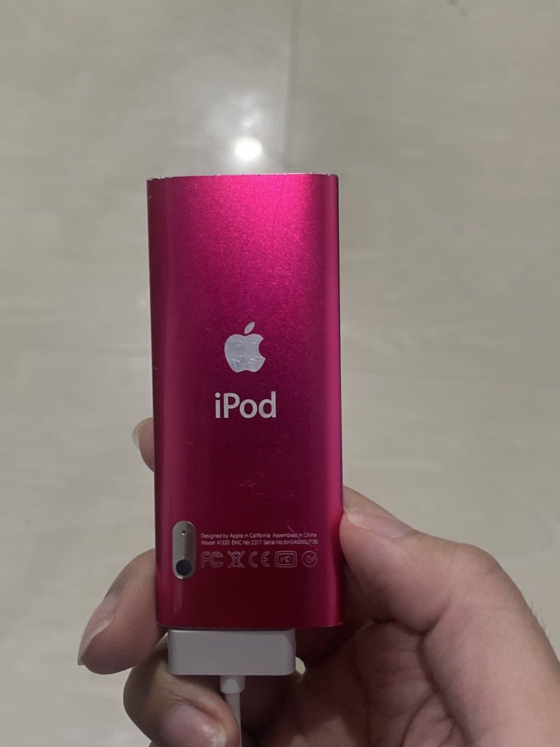 ipods (Category: Other Gadgets) located in Baguio. Submitted by beygyuu (Listing ID 1456470779, Image 3). Description: - Two Apple iPods: Pink iPod Nano and Gray iPod Classic - Both devices are in working condition - Pink iPod Nano features a vibrant color - Gray iPod Classic offers a classic design - Perfect for music lovers - issue dearg batt.