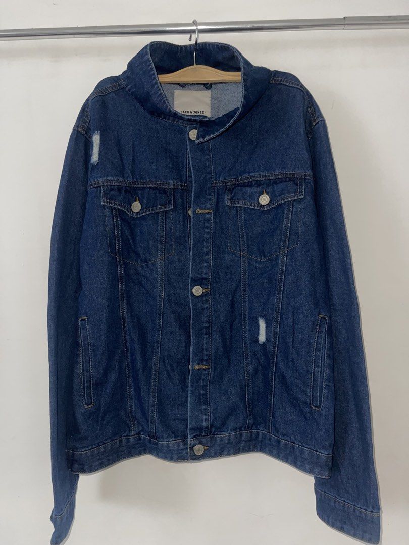 JACK & JONES Jeans Intelligence Denim Jacket XL (Category: Coats, Jackets and Outerwear) located in Manila. Submitted by elcidlai0233274 (Listing ID 1456479754, Image 1). Description: - Classic blue denim jacket - Brand: JACK & JONES - Size: XL - Distressed details on the front - Button closure - Two chest pockets - Ideal for layering Rfs: decluttering .